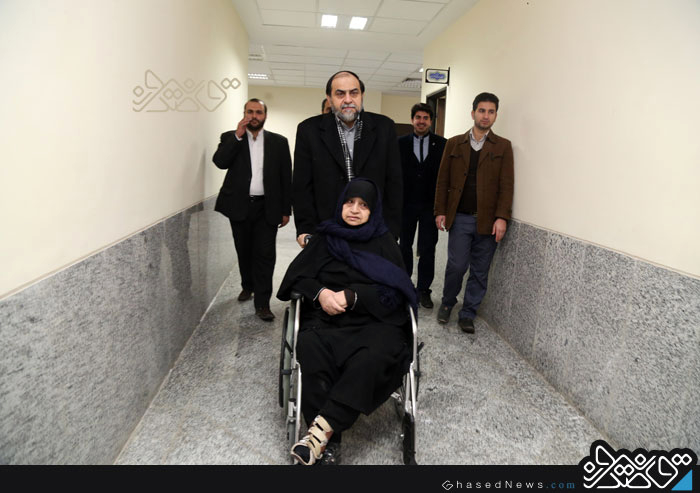 عکس:: رحیم پور ازغدی در کنار مادرش